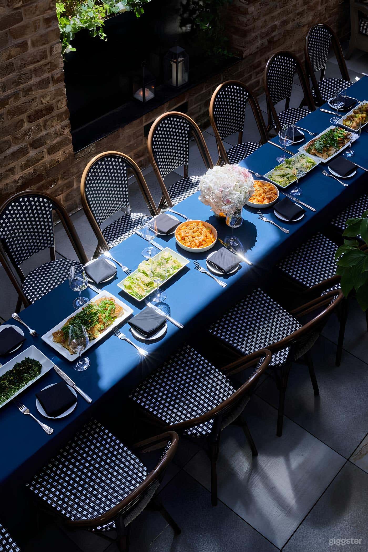 Sleek Classy Cocktail Lounge Photo 4