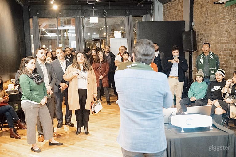  Storefront in Wicker Park 