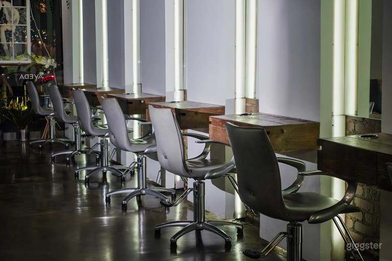  Modern Salon and Spa 