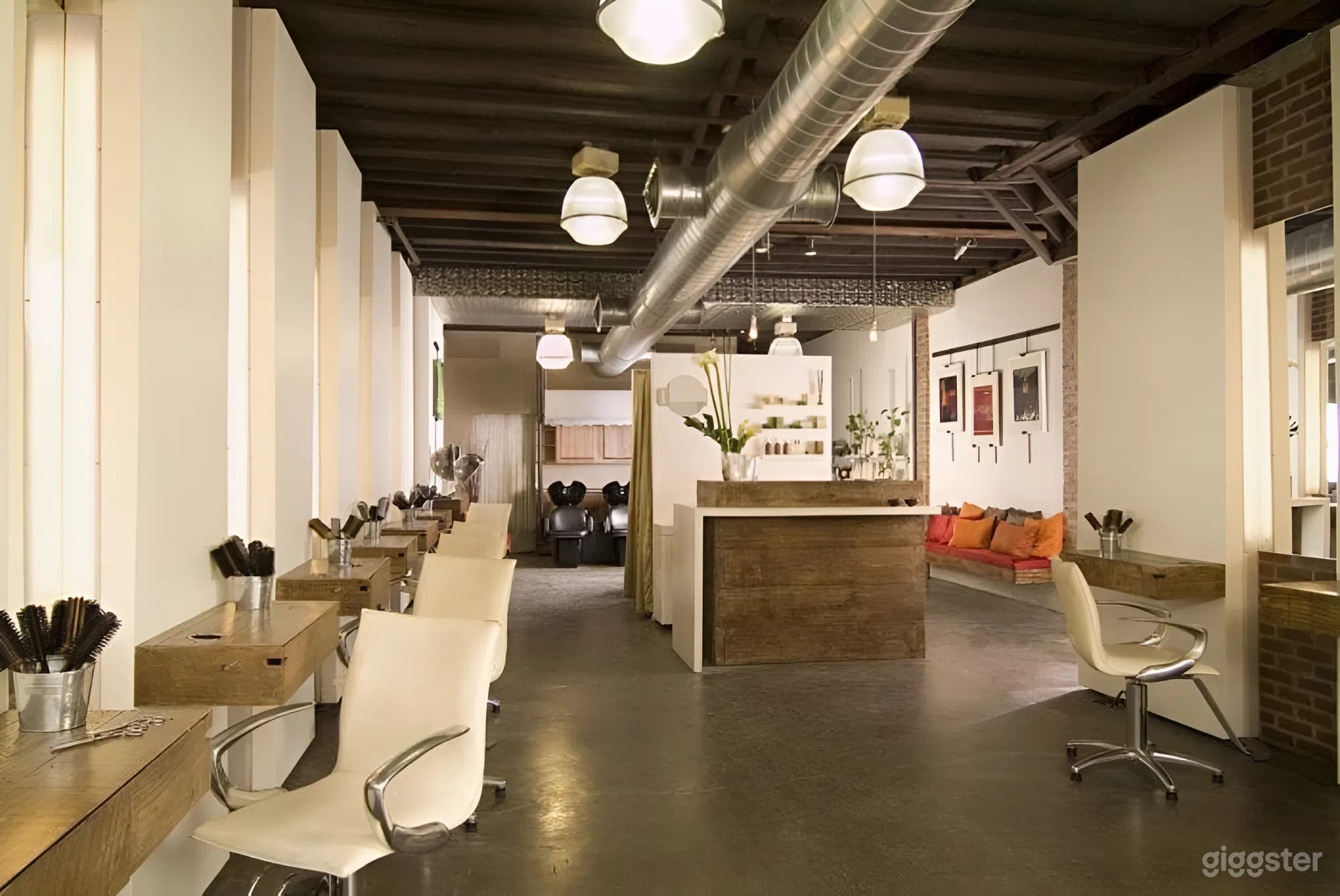 Modern Salon and Spa Photo 2