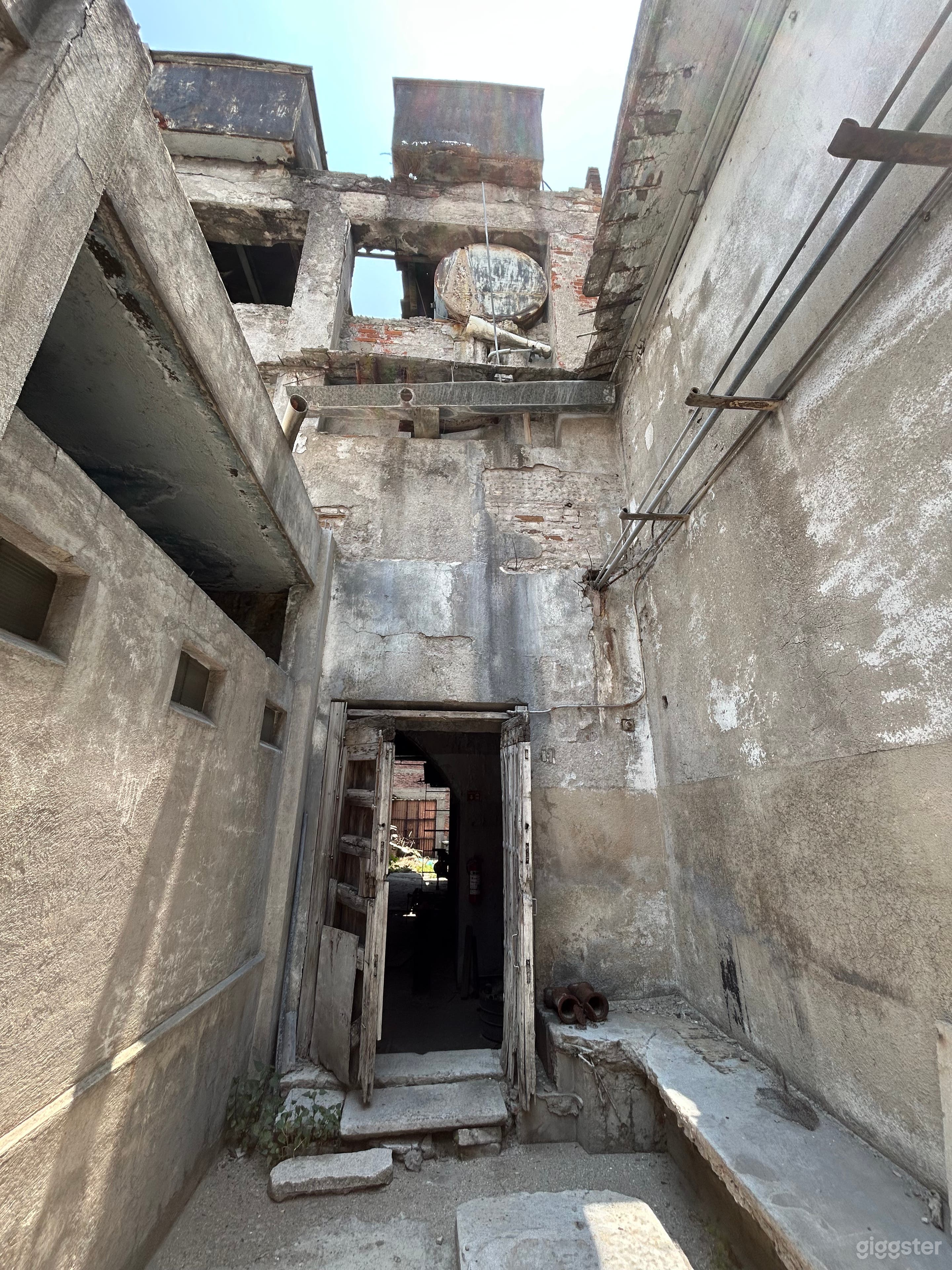 Abandoned Bath house in downtown Puebla Photo 2