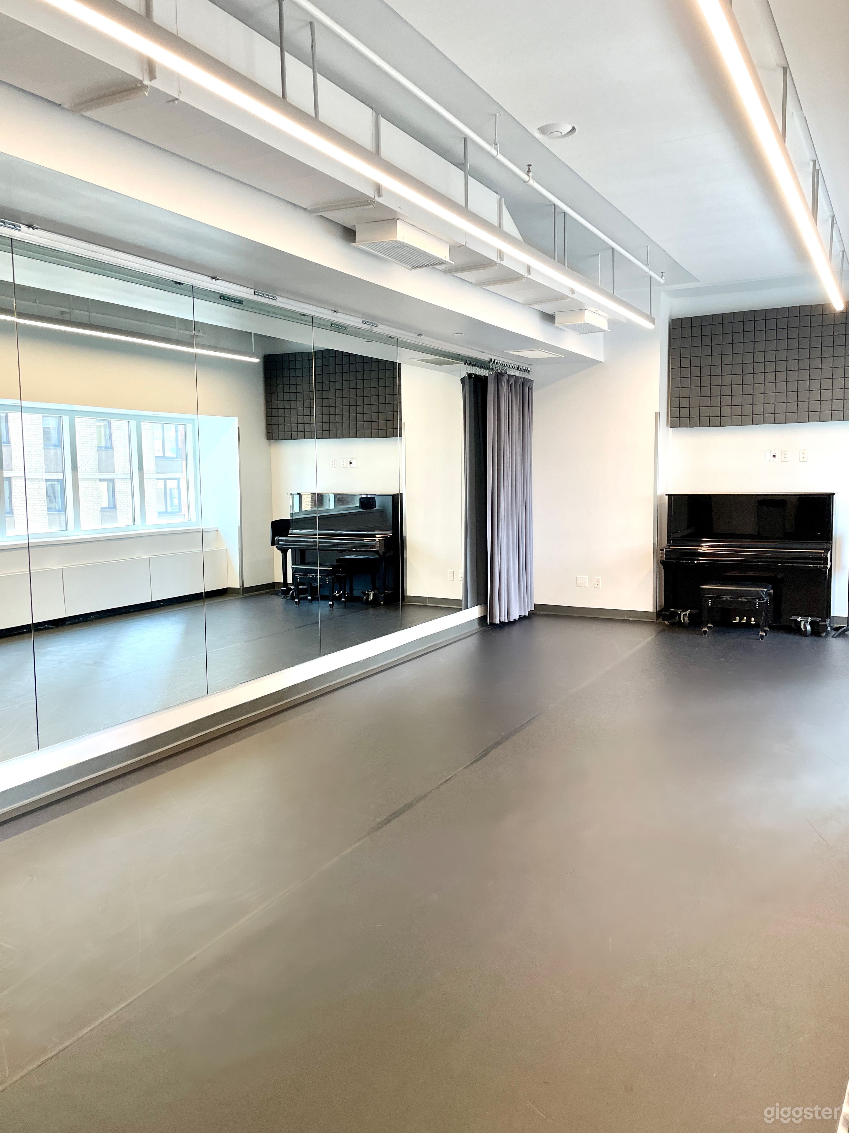 Studio 12N (544 sf) with 11' ceilings