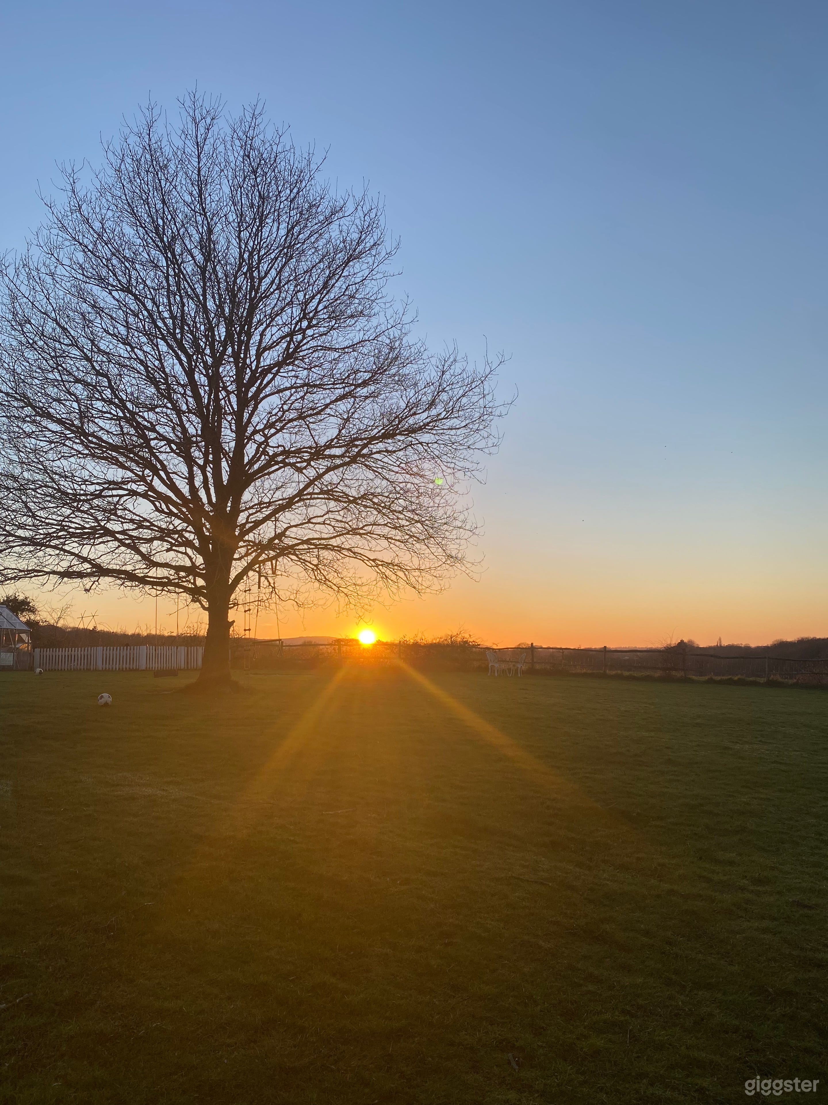 Rural Sussex barn and garden Photo 3