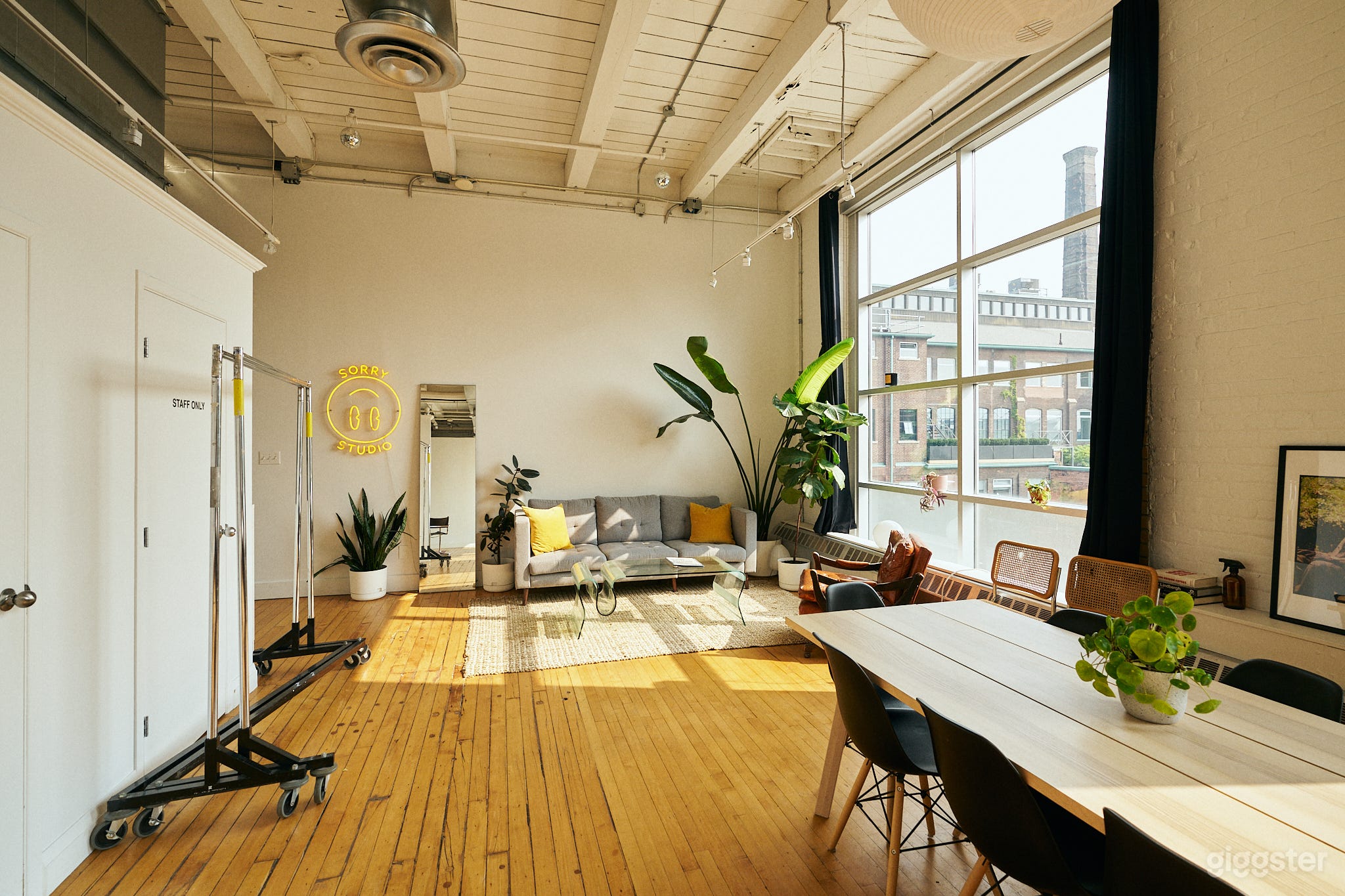 Light-Filled and Spacious Loft in Liberty Village Photo 4