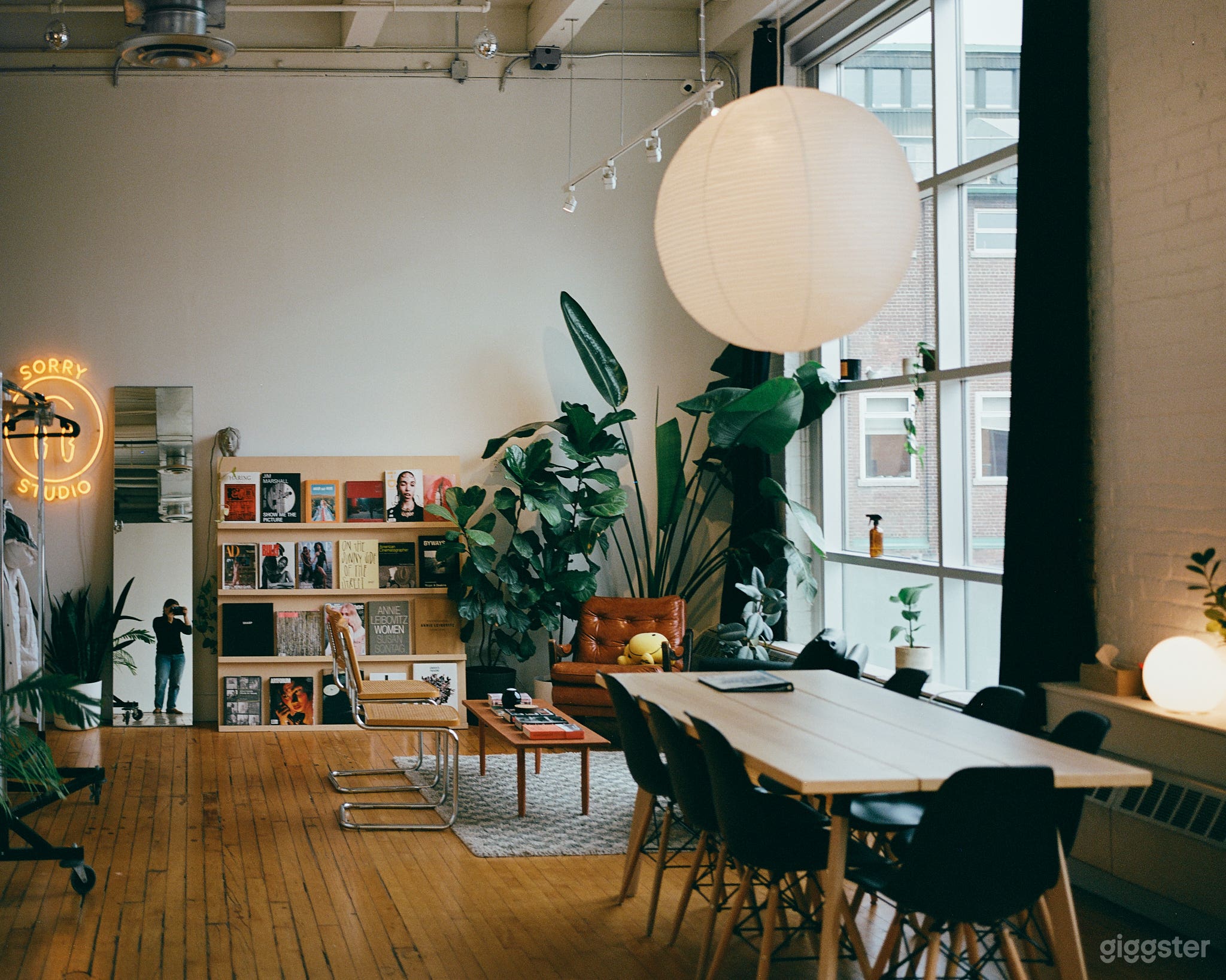 Light-Filled and Spacious Loft in Liberty Village Photo 2