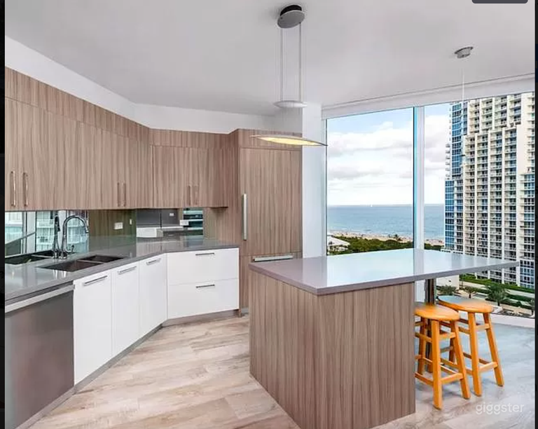  High Rise apartment with Ocean View 