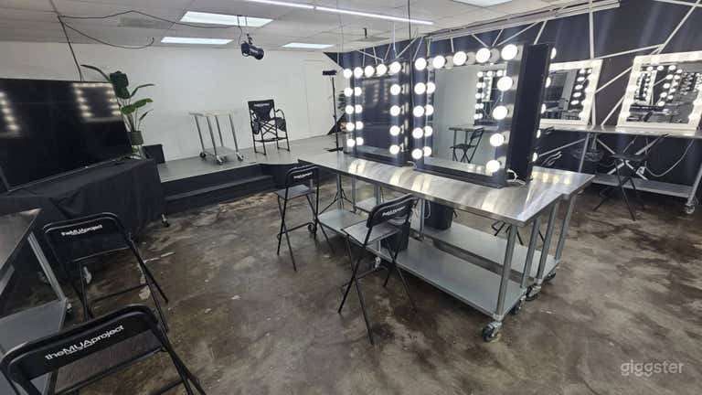  Open studio or classroom with Hollywood Vanities 
