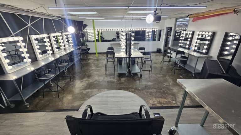  Open studio or classroom with Hollywood Vanities 