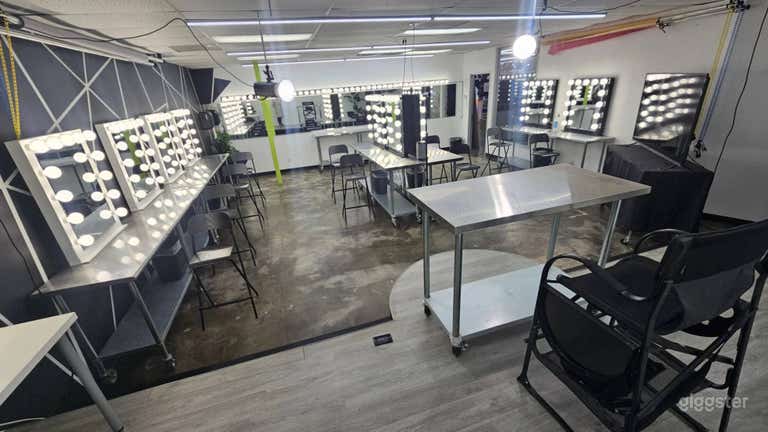  Open studio or classroom with Hollywood Vanities 
