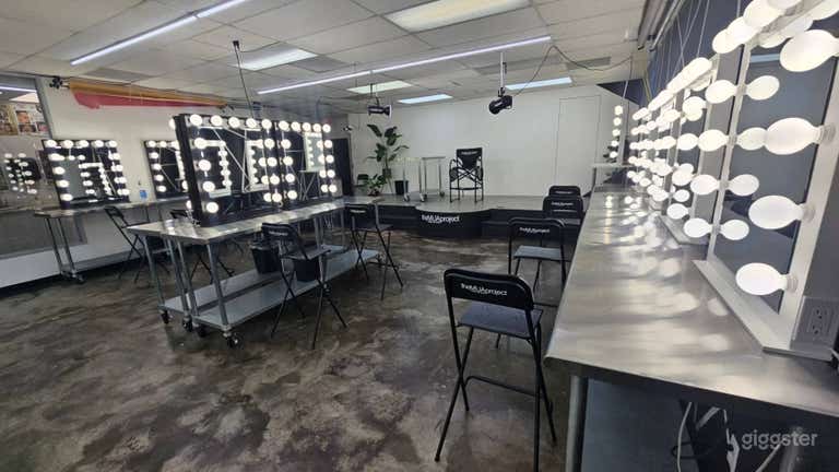  Open studio or classroom with Hollywood Vanities 