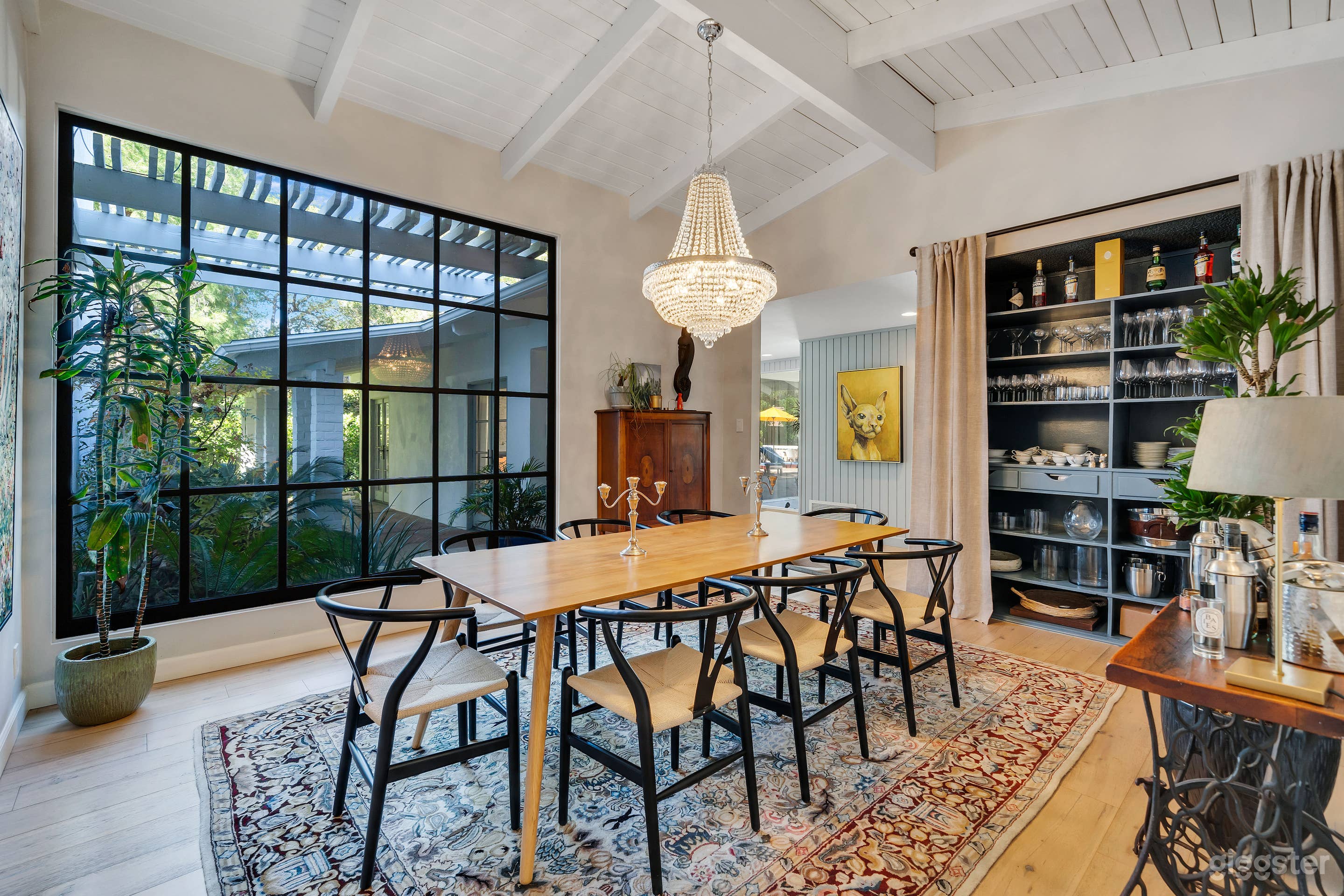 SLIM AARONS-INSPIRED RANCH: CHIC 60'S OASIS Photo 3