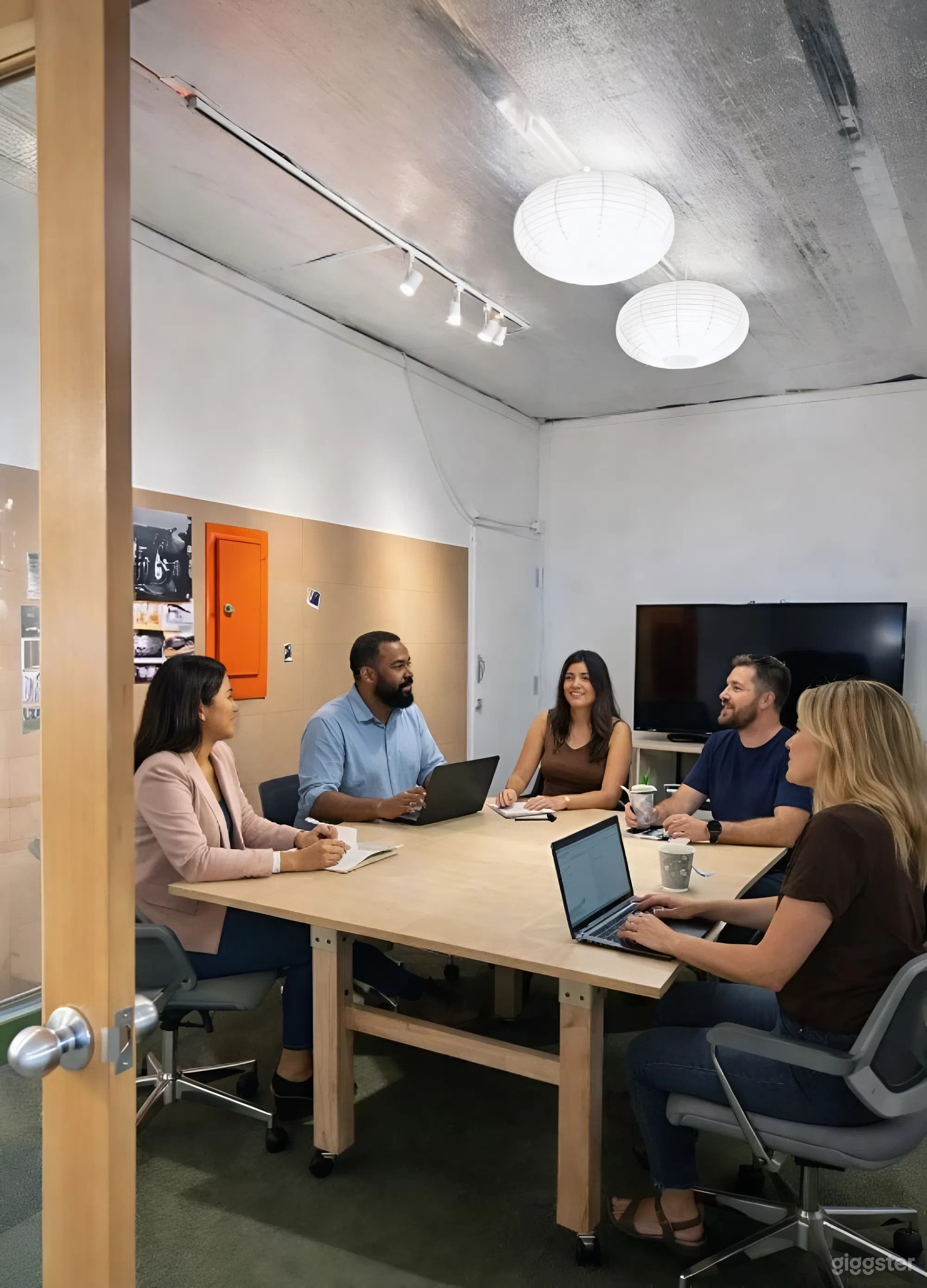 Private Meeting Room for 2–6 in Modern Workspace Photo 4