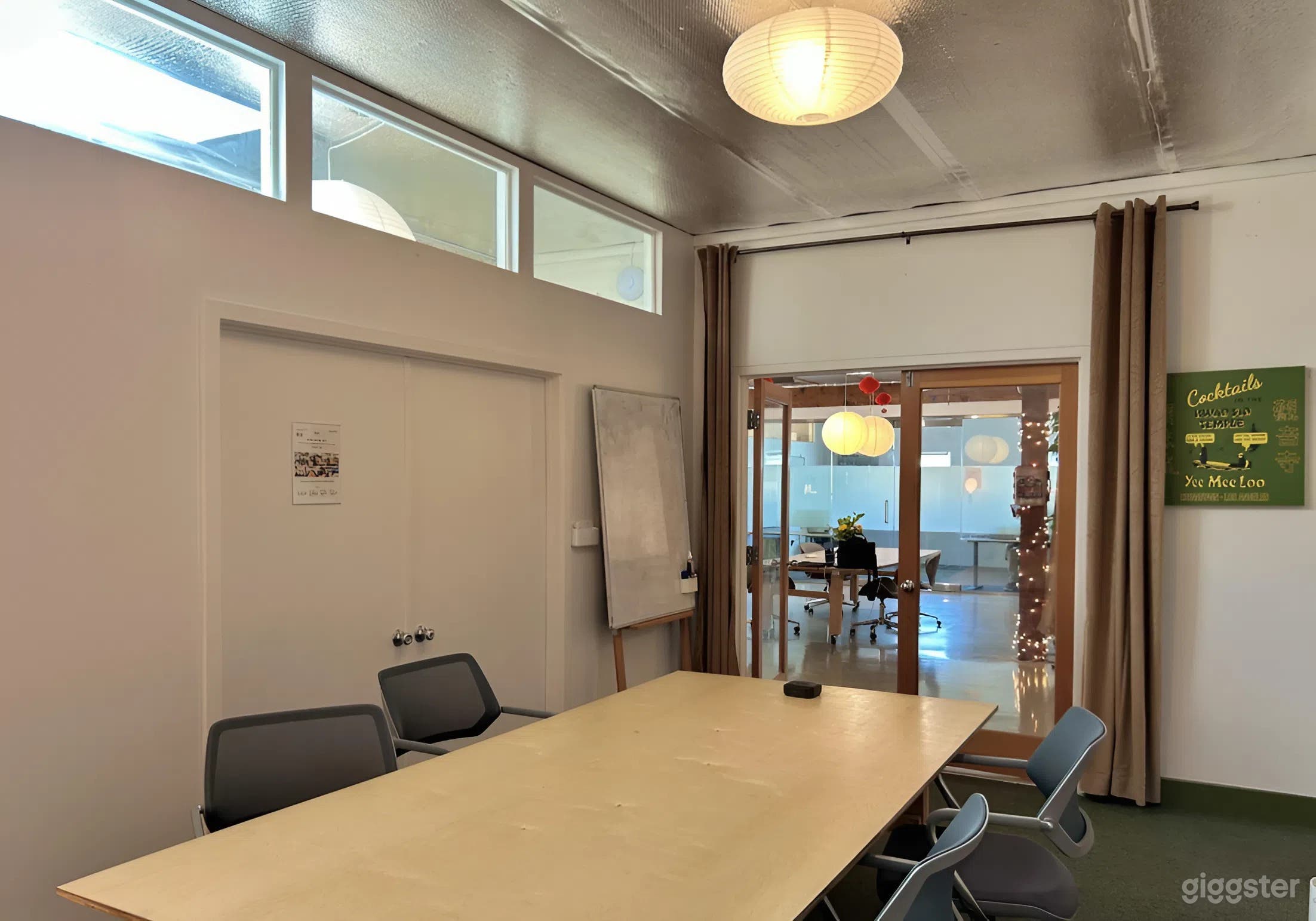 Private Meeting Room for 2–6 in Modern Workspace Photo 2
