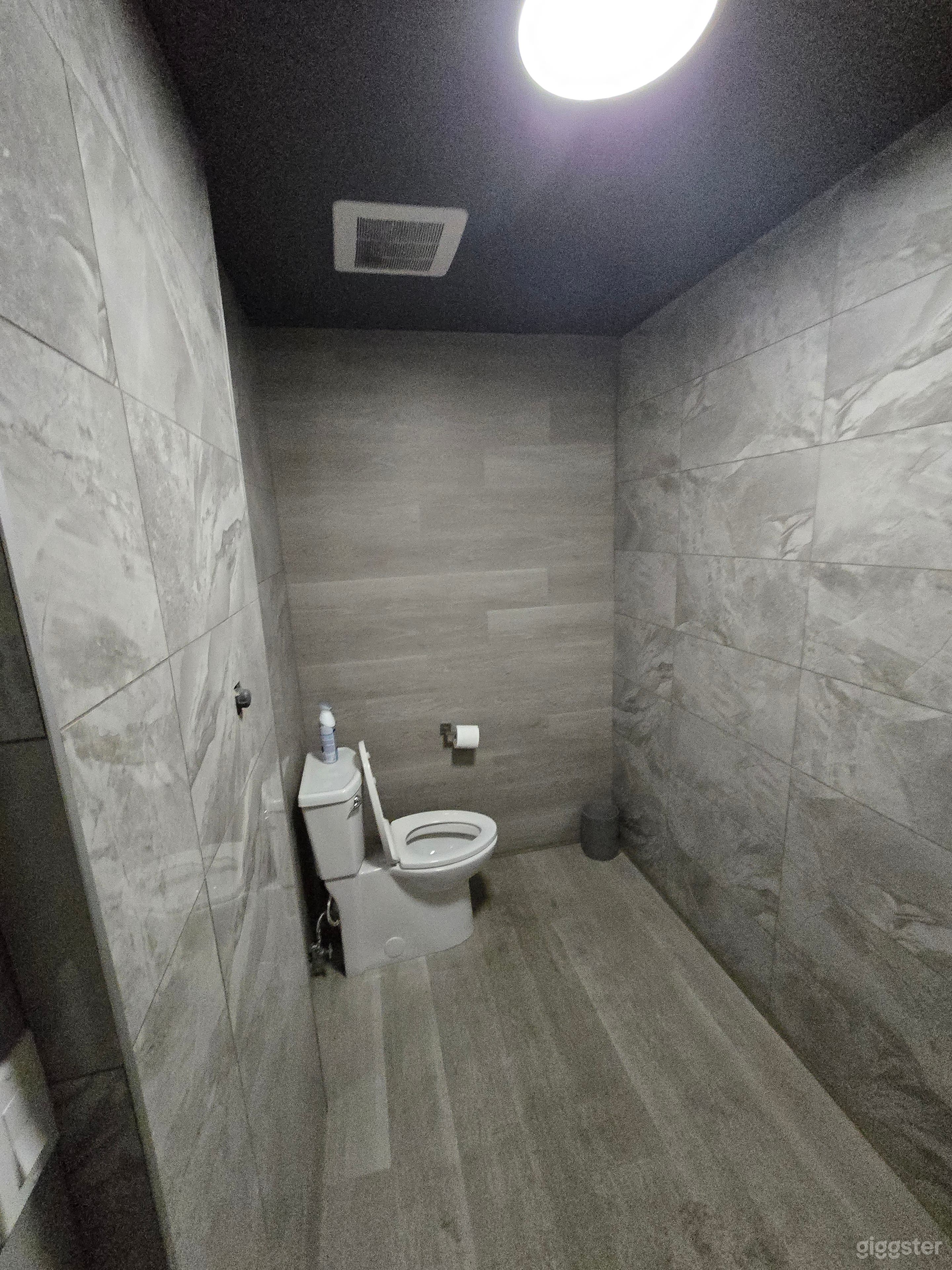 LARGE MULTIPURPOSE SPACE! DOWNTOWN VANCOUVER! Photo 3