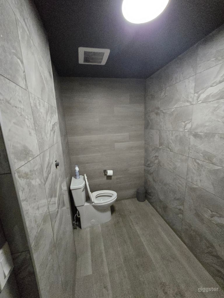  LARGE MULTIPURPOSE SPACE! DOWNTOWN VANCOUVER! 