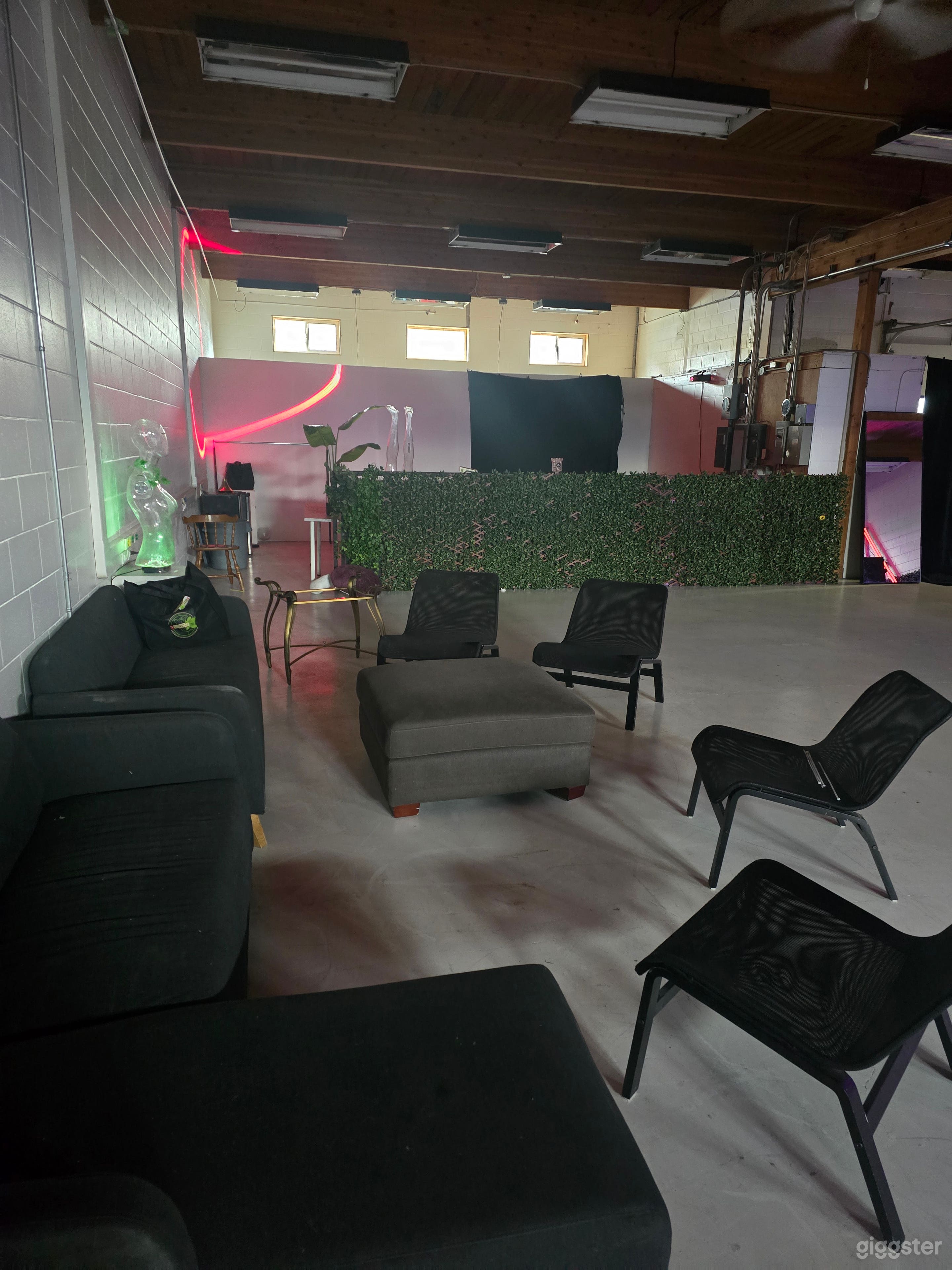 LARGE MULTIPURPOSE SPACE! DOWNTOWN VANCOUVER! Photo 4