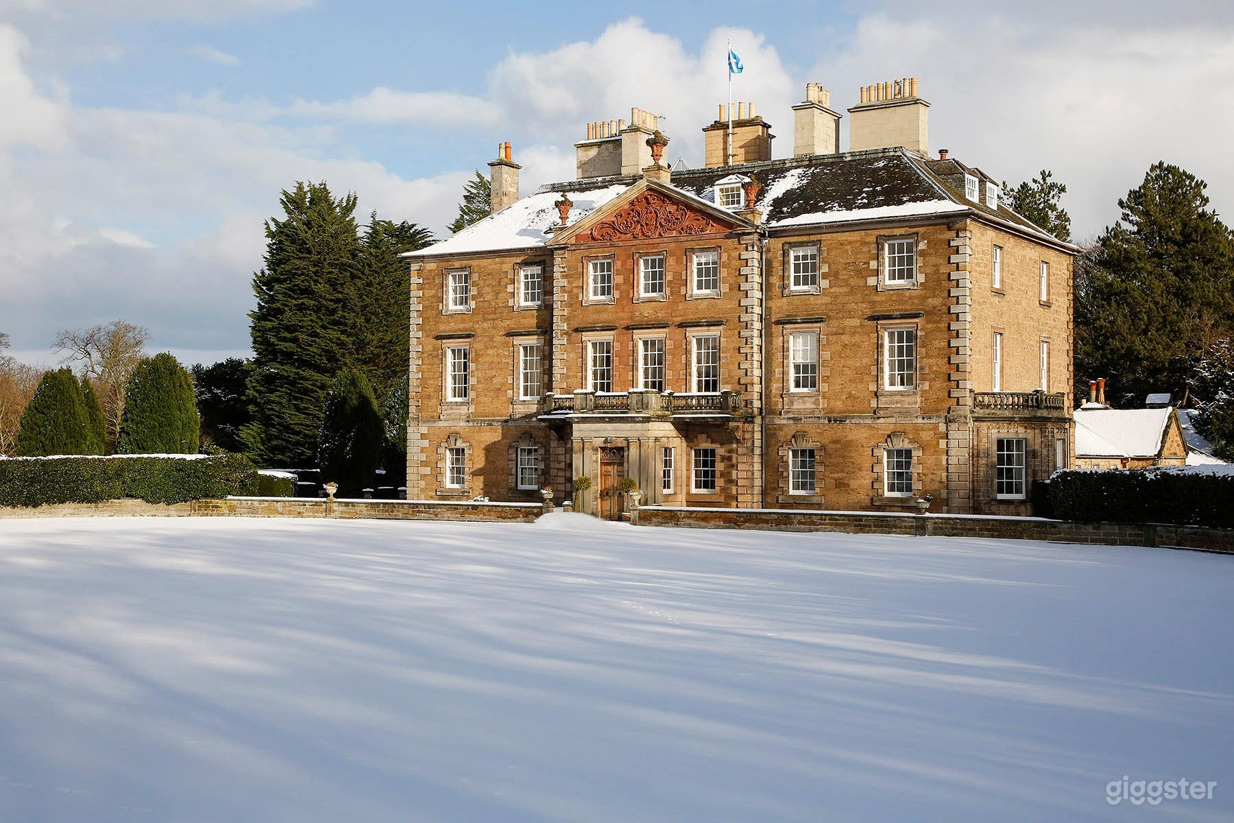 Bright Outdoor Garden for Intimate &amp; Grand Events Photo 4