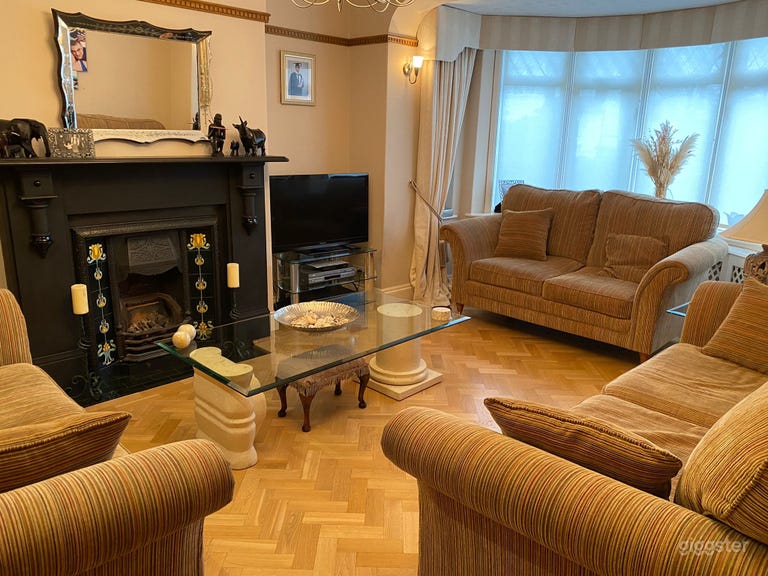  Semi detached Home with Large Space 