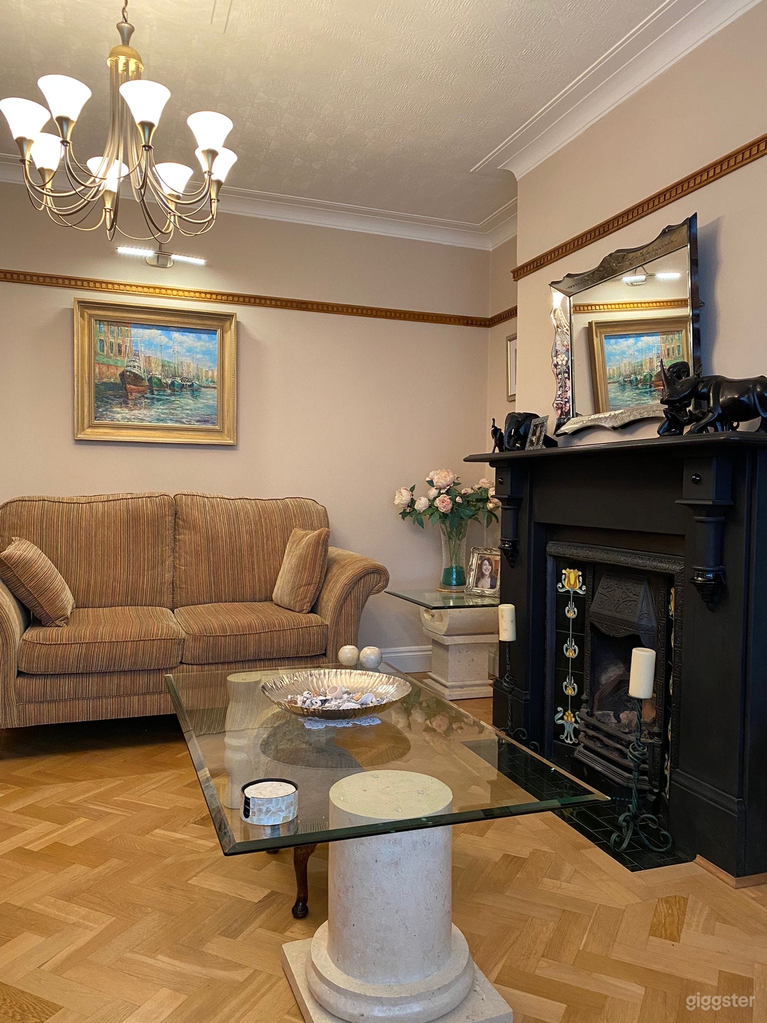 Semi detached Home with Large Space Photo 3