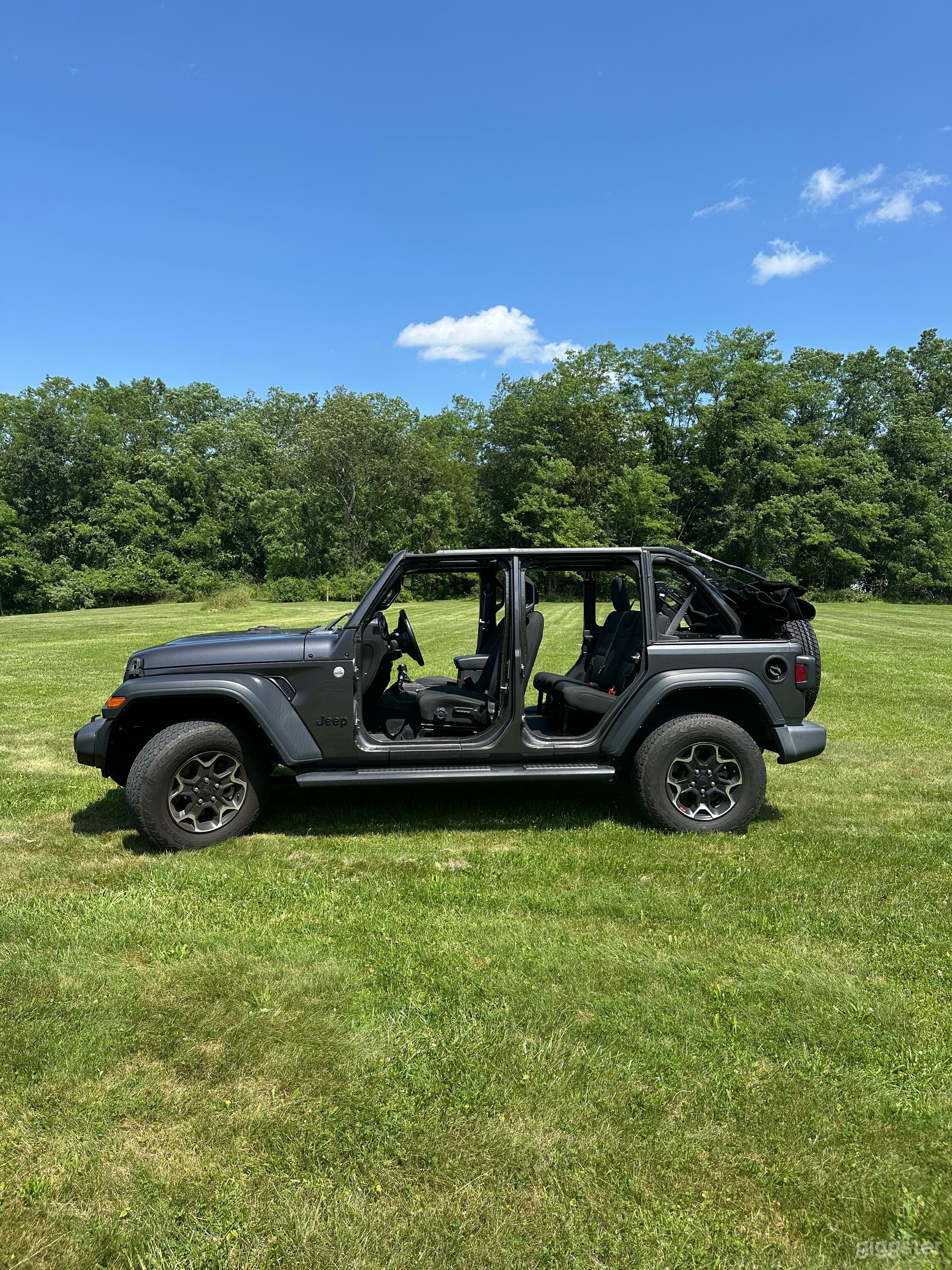 2021 Jeep Wrangler 4 door for Film & Photoshoot Picture Car Photo 4