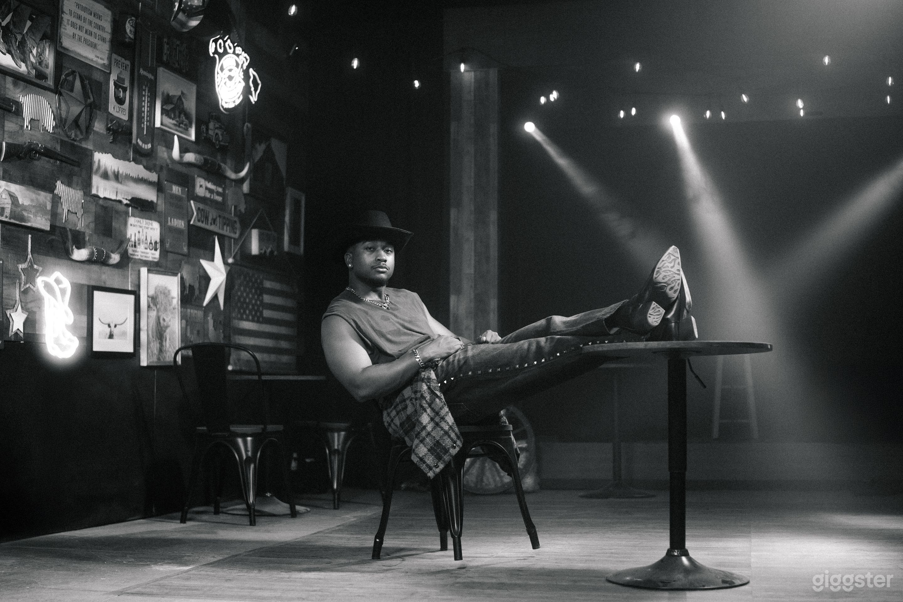 Western Country saloon bar, stage Photo 4