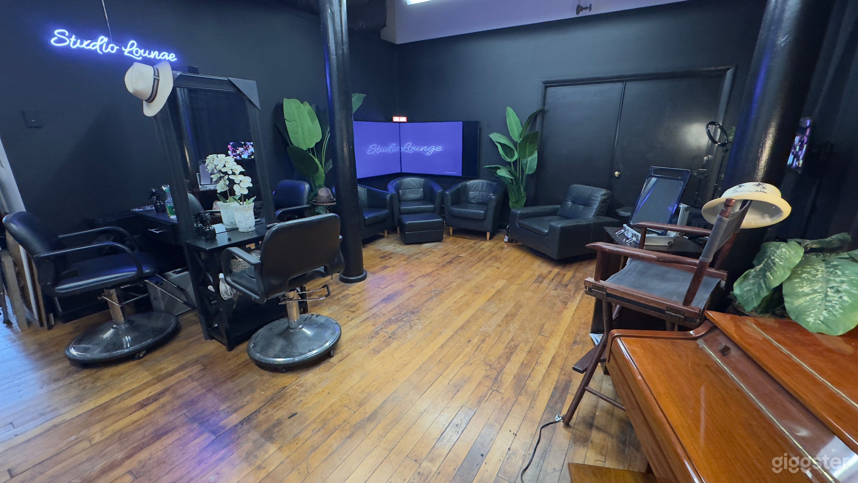 Studio Lounge Photo 4