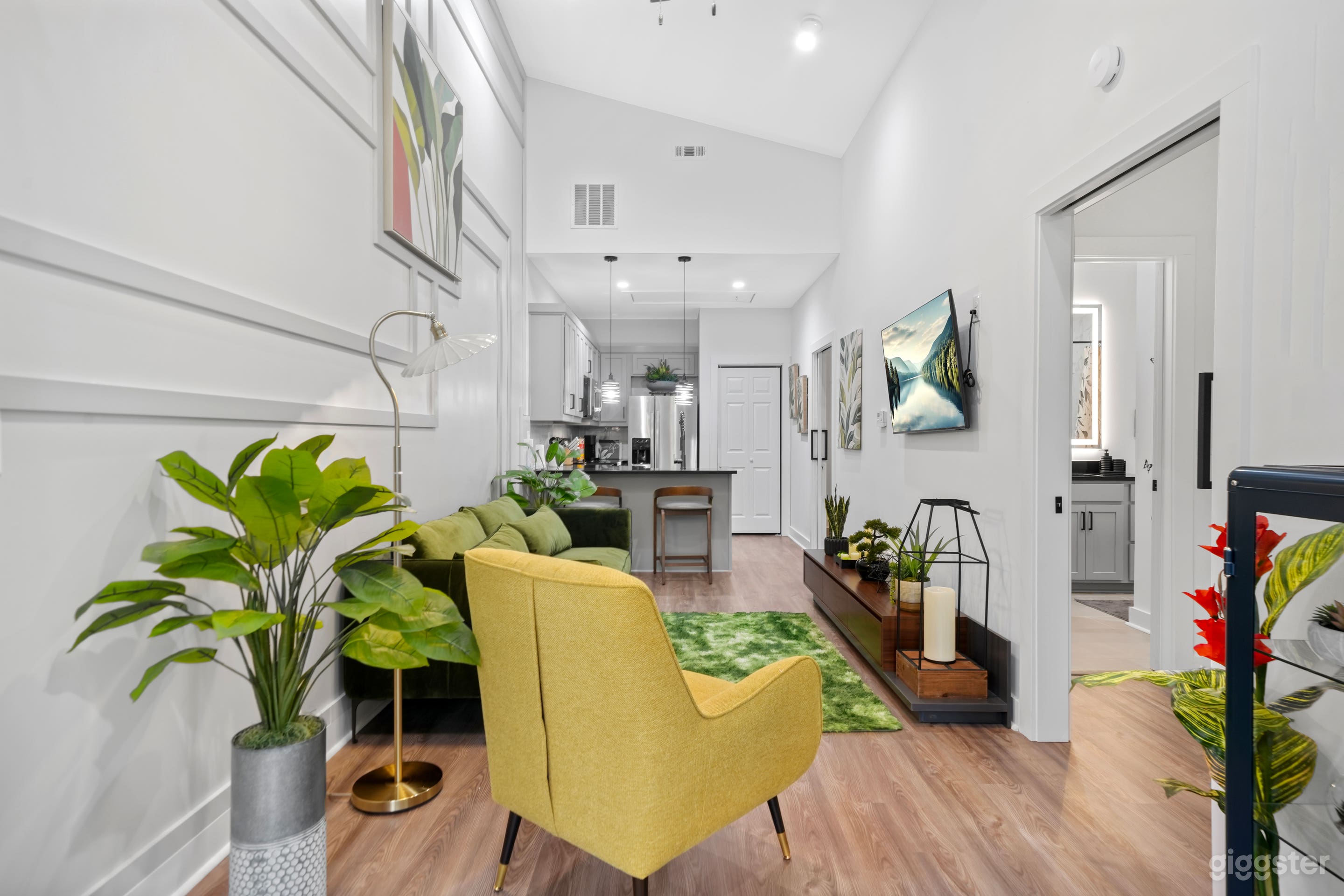 Tiny Garden Home Photo 1