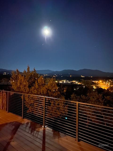  Luxurious Backyard Deck with Private Hot Tub 