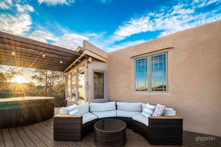  Luxurious Backyard Deck with Private Hot Tub 