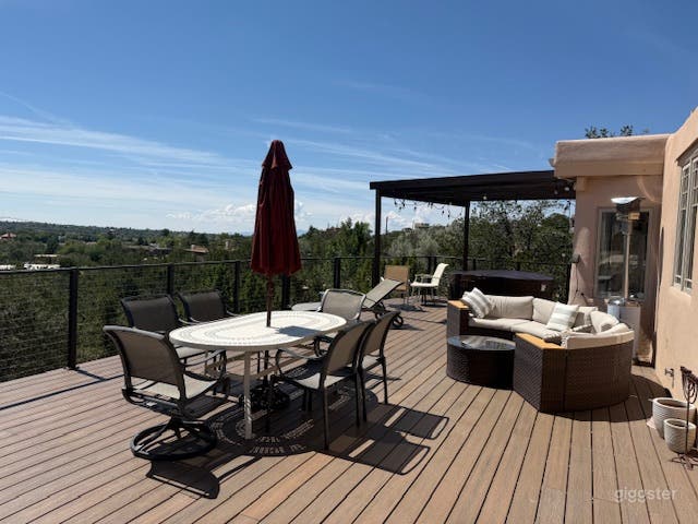  Luxurious Backyard Deck with Private Hot Tub 