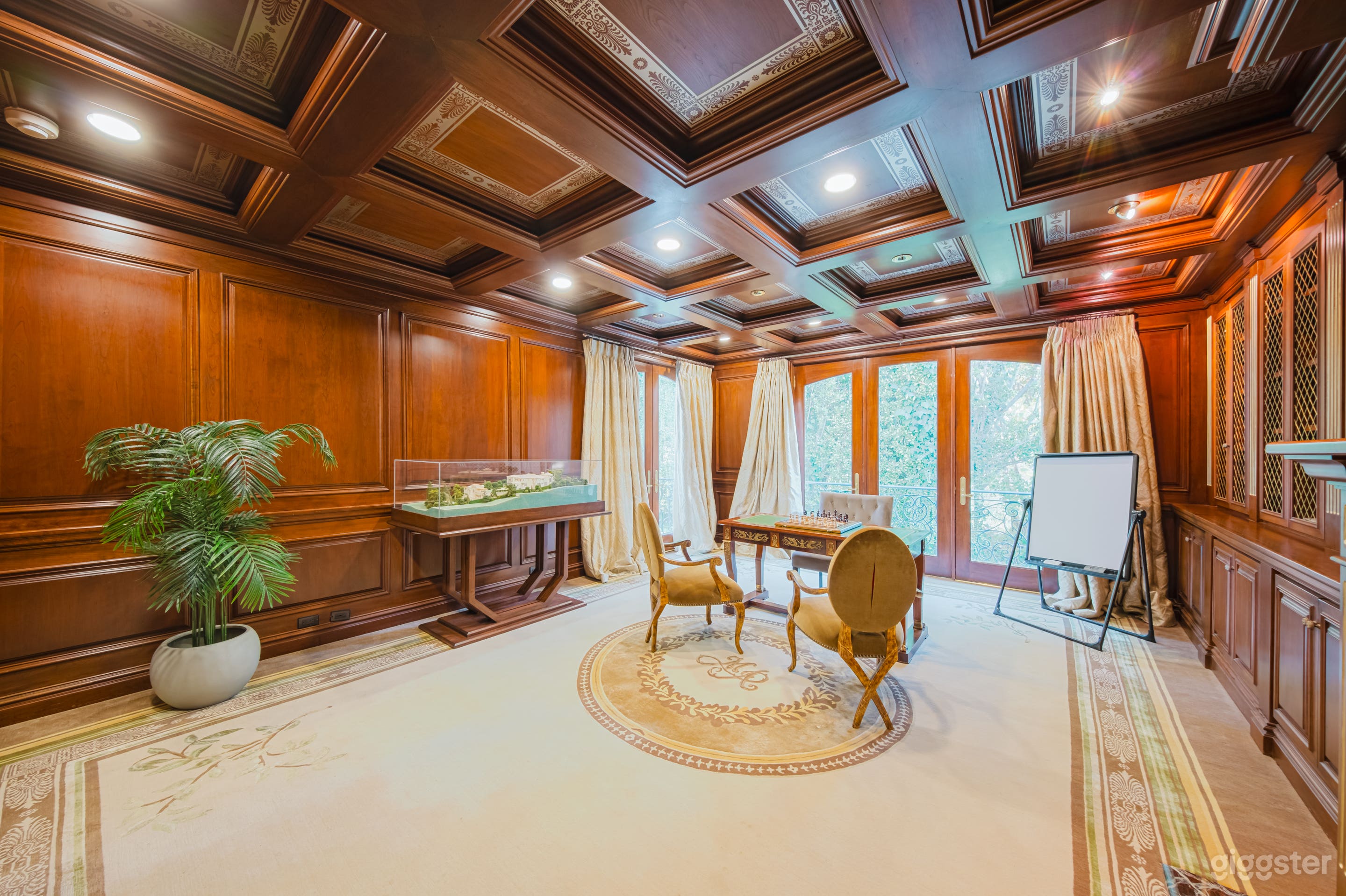 MEDITERRANEAN OPULENCE IN BEVERLY HILLS Photo 3