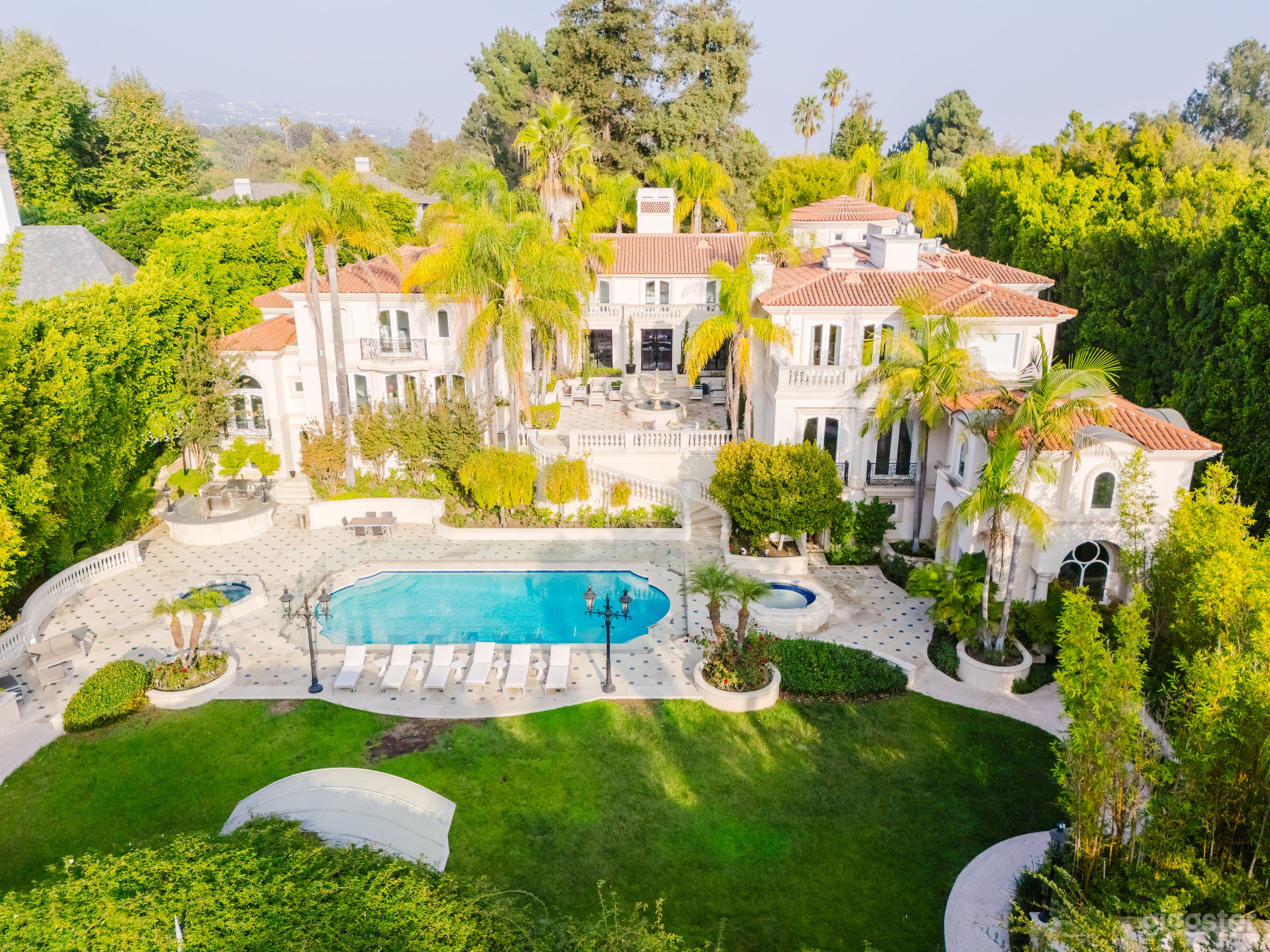 MEDITERRANEAN OPULENCE IN BEVERLY HILLS Photo 2