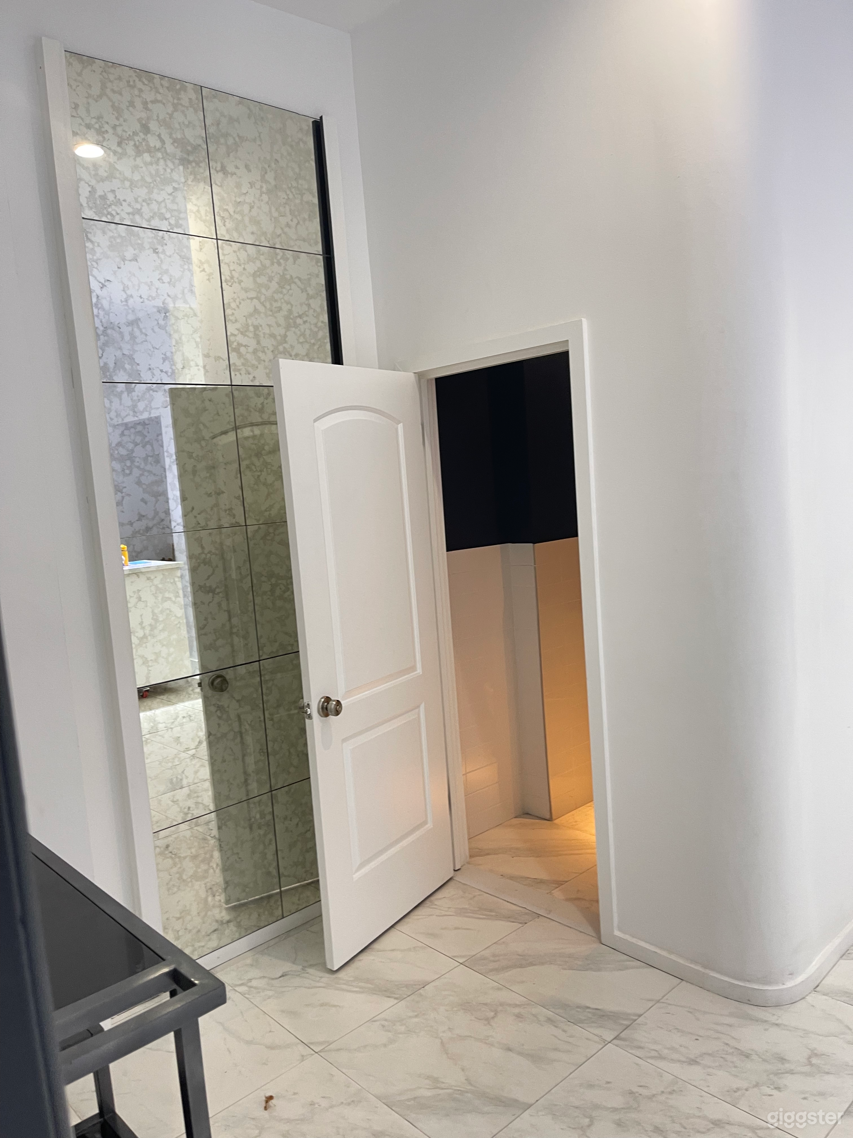 Cozy Space w Shared Backyard Photo 4