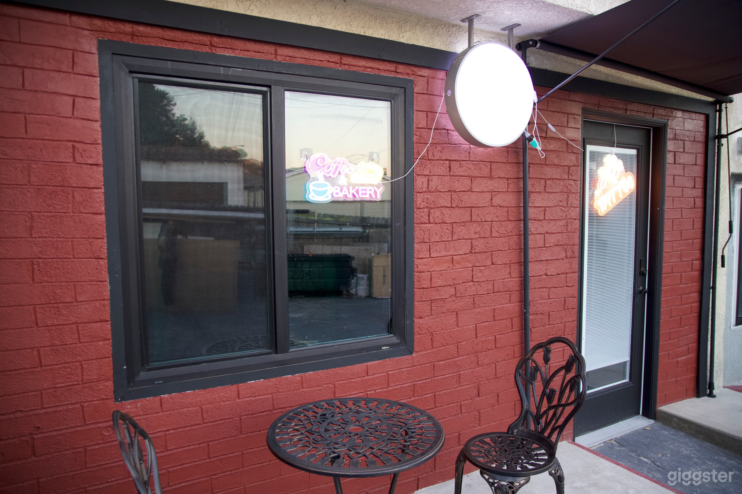 Outdoor Cafe Patio & Pizzeria Storefront Film Set Photo 4