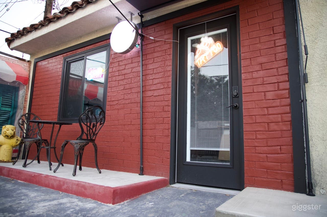 Outdoor Cafe Patio & Pizzeria Storefront Film Set Photo 1