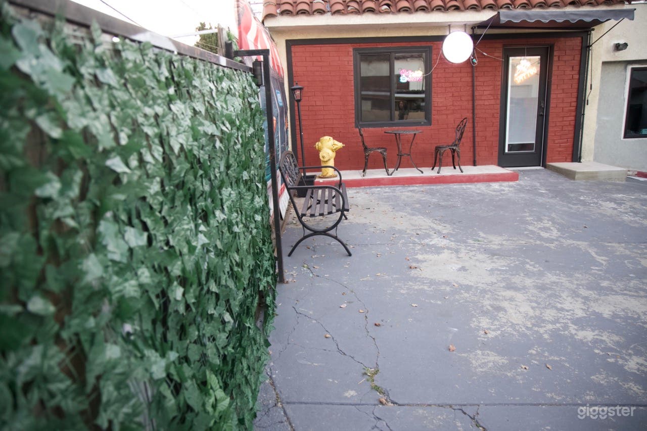 Outdoor Cafe Patio & Pizzeria Storefront Film Set Photo 3