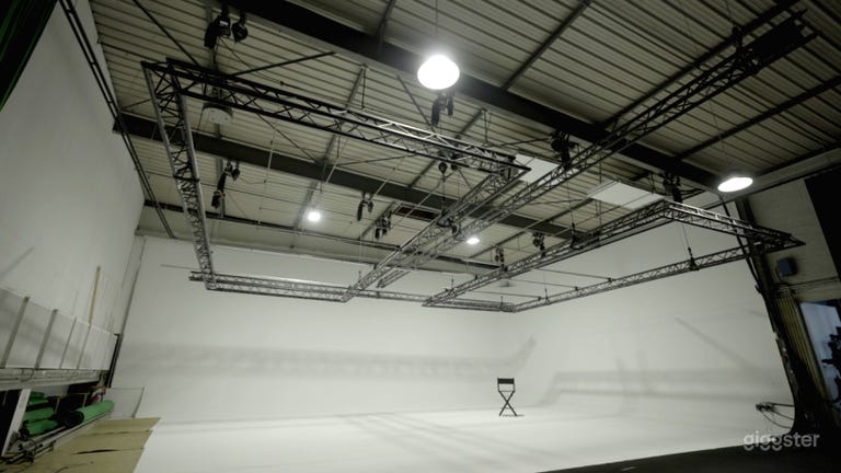  Creative Production Studio in Paris 