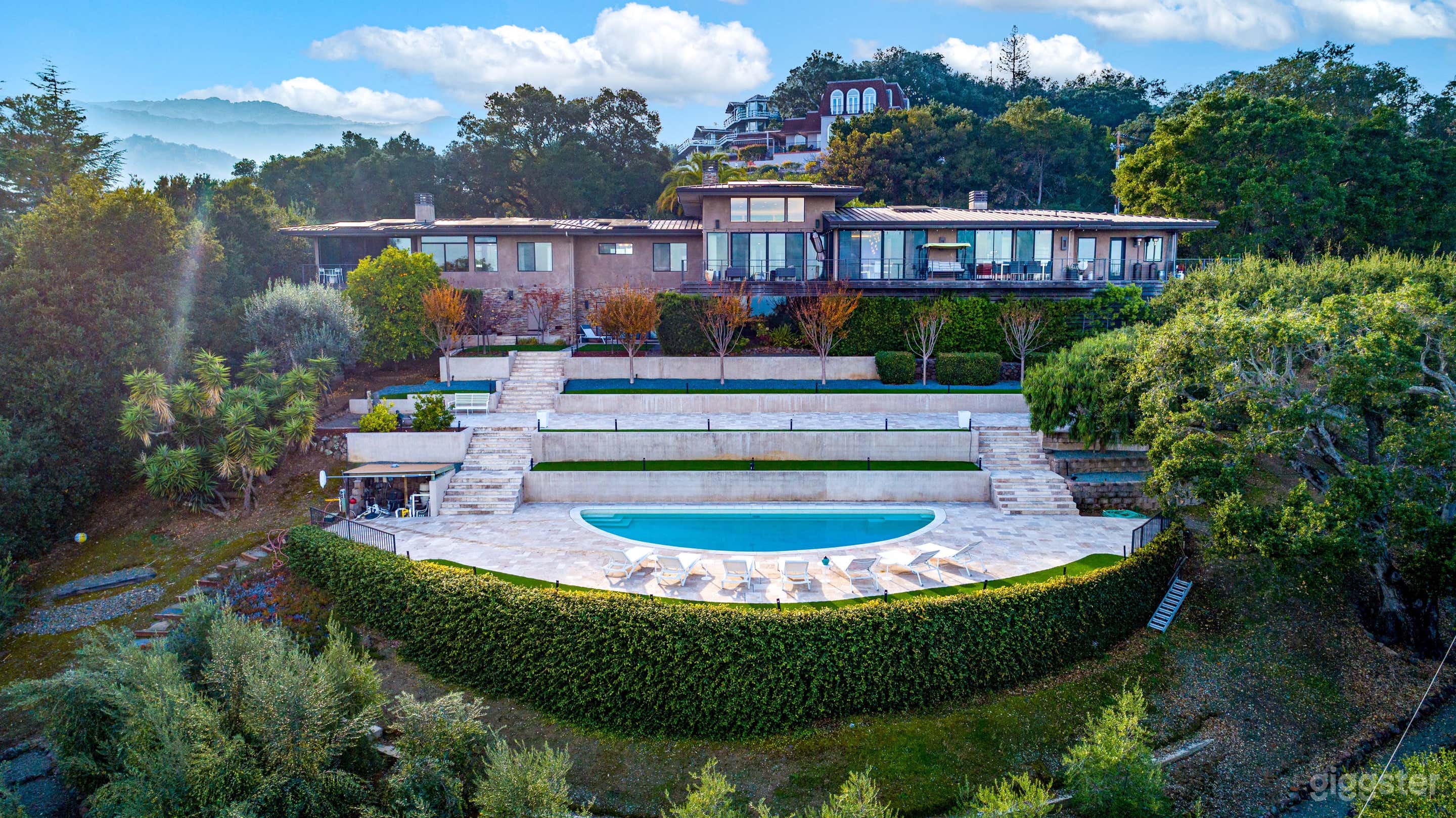 Contemporary Modern Mansion in Los Altos Hills Photo 2