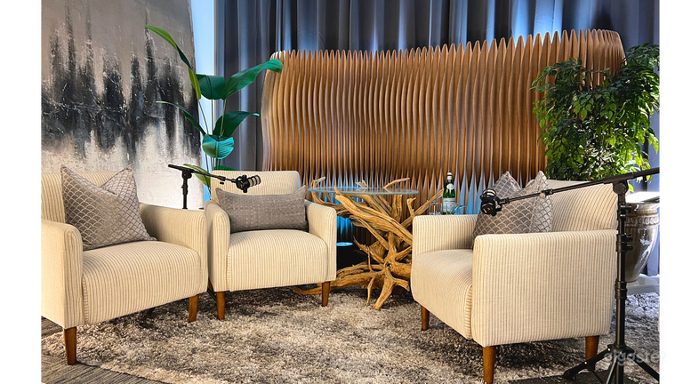  Professional Video Podcast Studio – Bellevue 