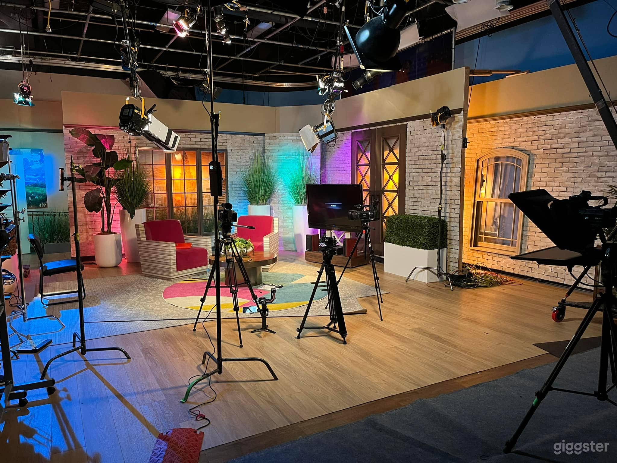 Pre-lit Video/Broadcast/Photo Studio  Photo 1