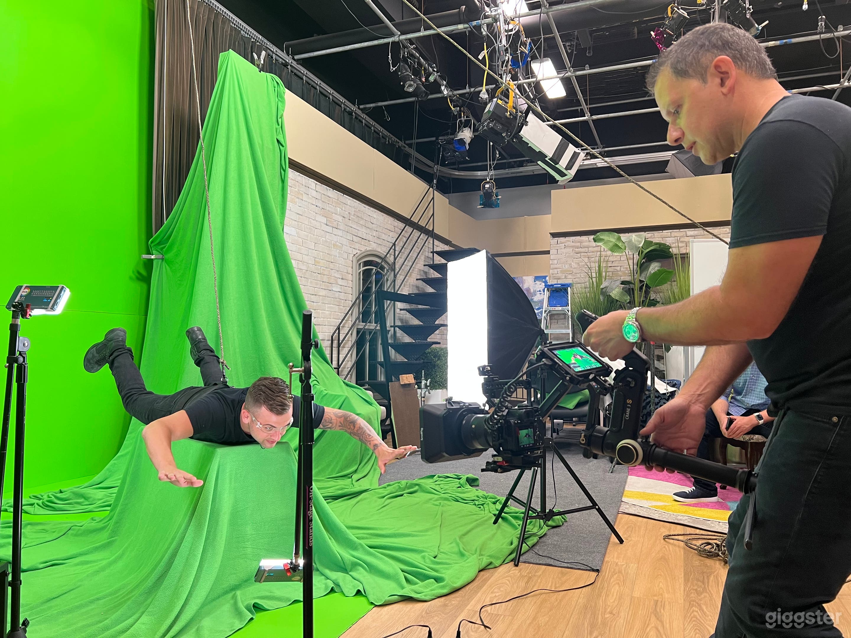 Pre-lit Video/Broadcast/Photo Studio  Photo 3