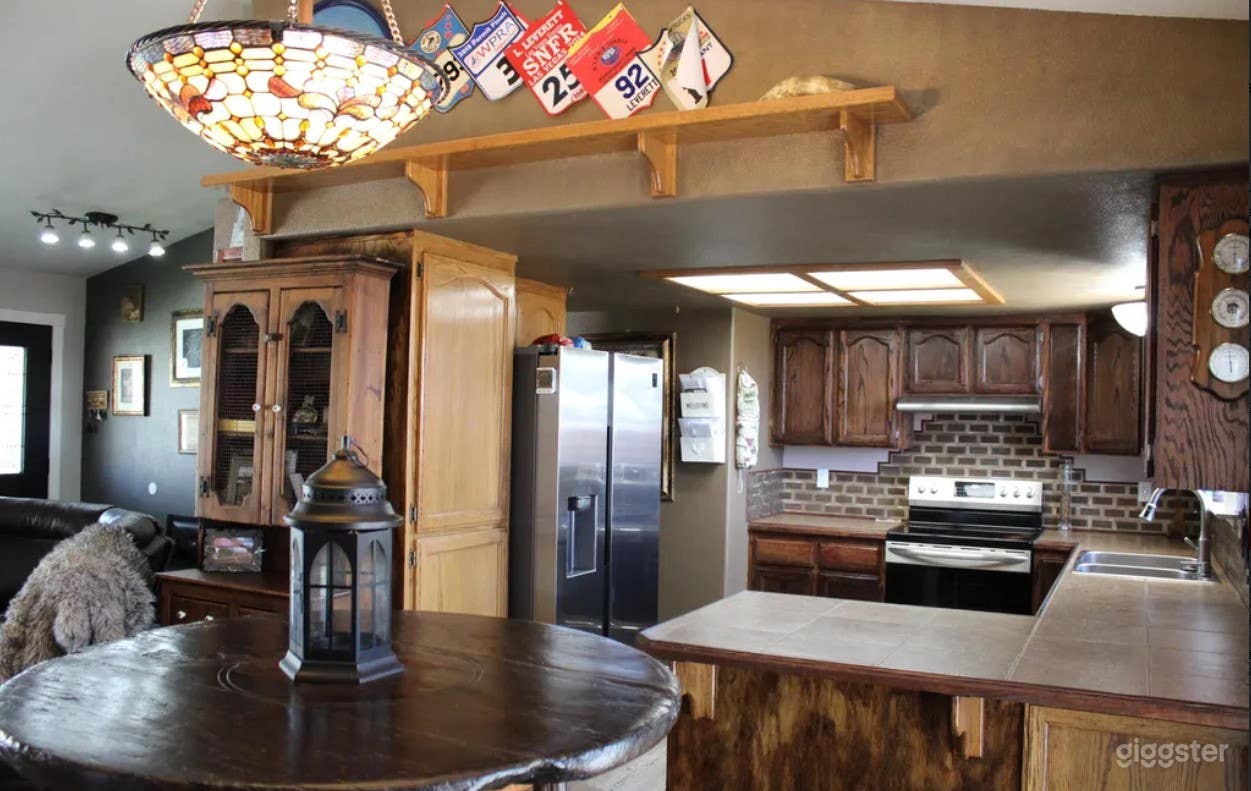 Charming Home in the Heart of Fernley Photo 4