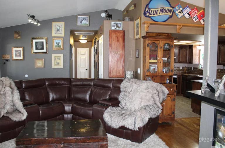  Charming Home in the Heart of Fernley 