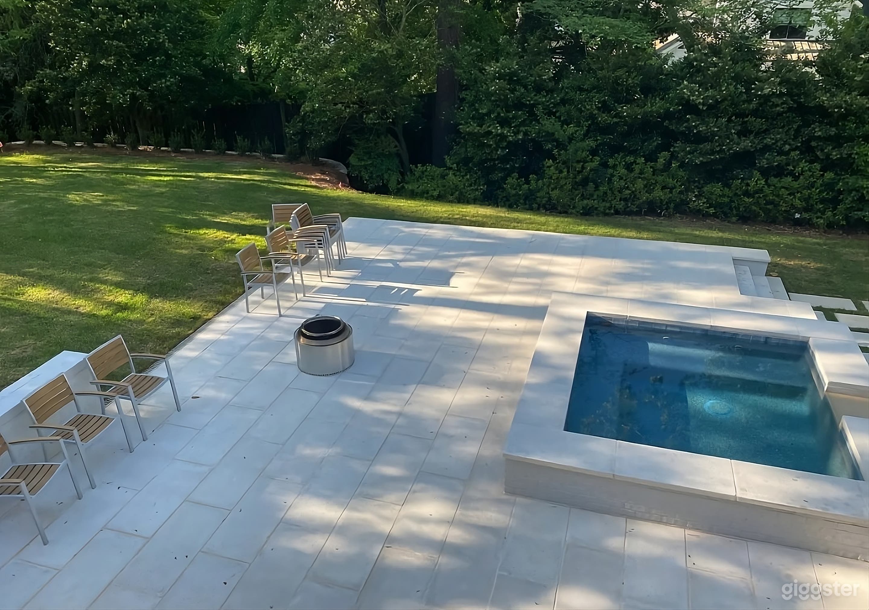 Spacious and Luxurious Backyard with Pool Photo 2