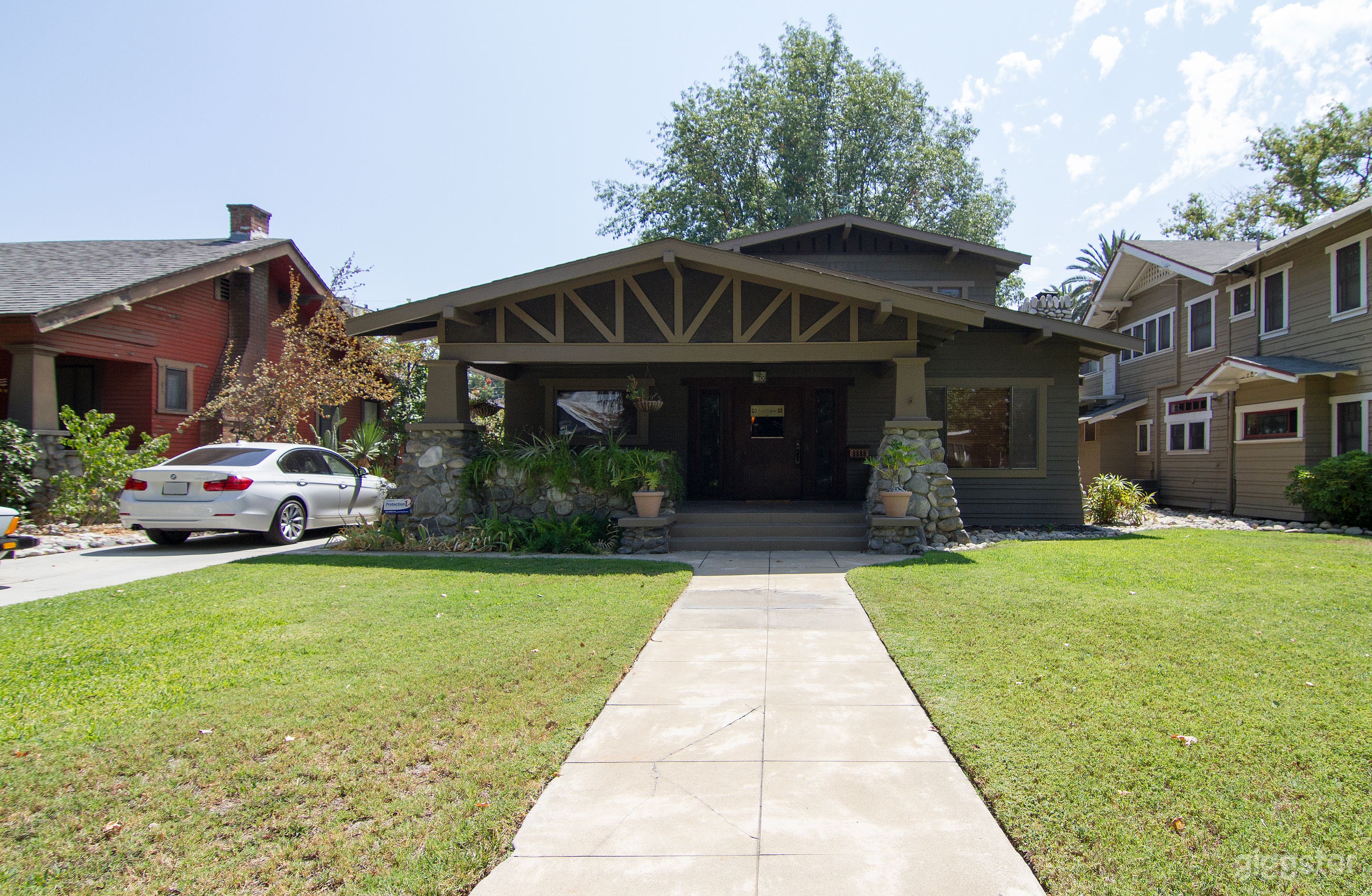 1914 tudor-style aeroplane bungalow Photo 3