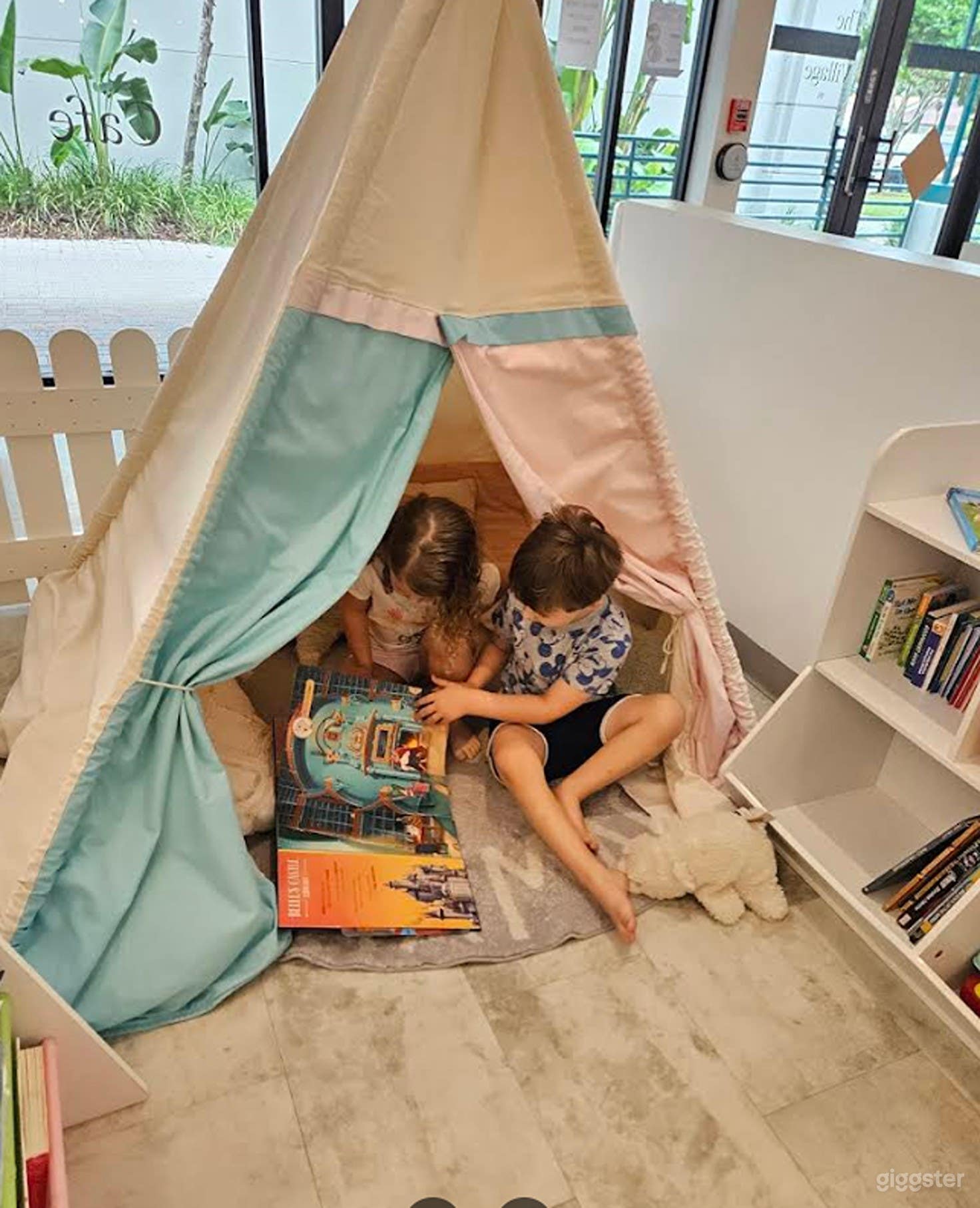 Creative 140 sq ft Art Space for Crafts, Workshops &amp; Classes Photo 2