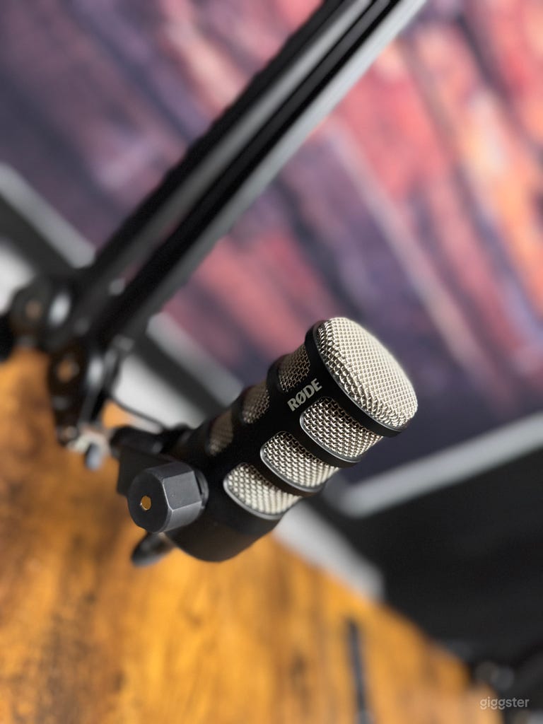  PODCAST STUDIO - IRON 2 