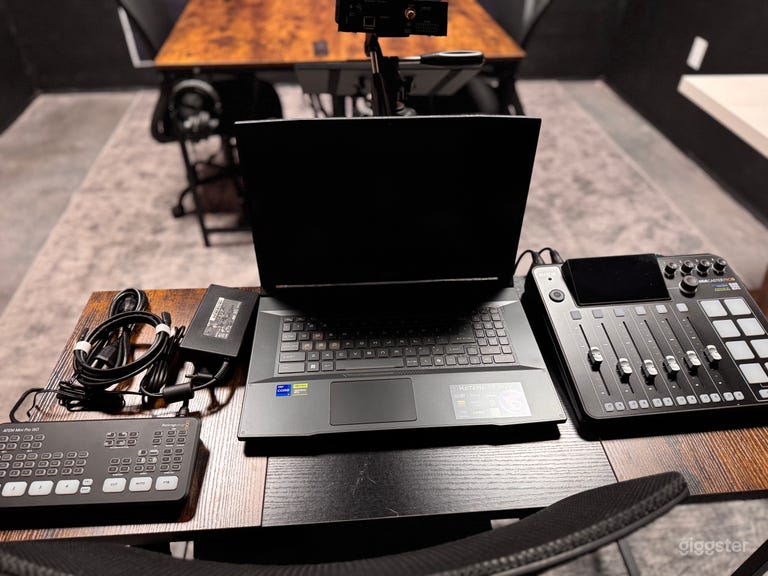  PODCAST STUDIO - IRON 2 