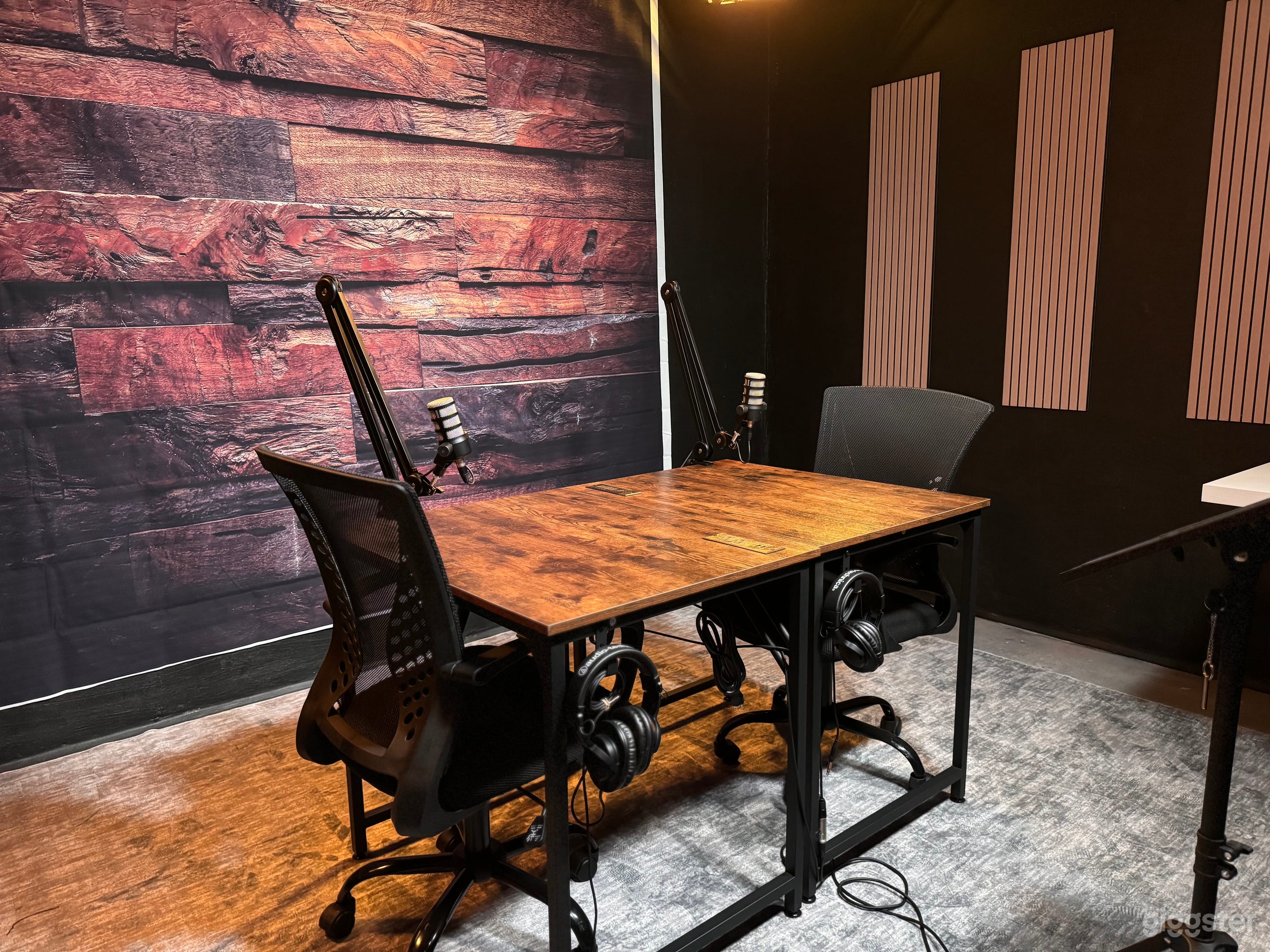 PODCAST STUDIO - IRON 2 Photo 3