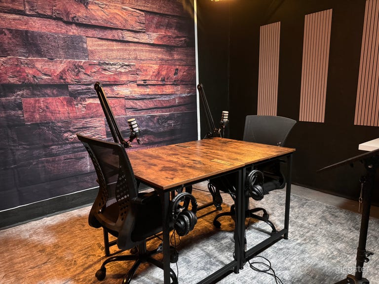  PODCAST STUDIO - IRON 2 